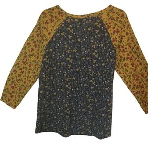 Cato est 1946 med top womens med black/red floral long sleeve. 7022